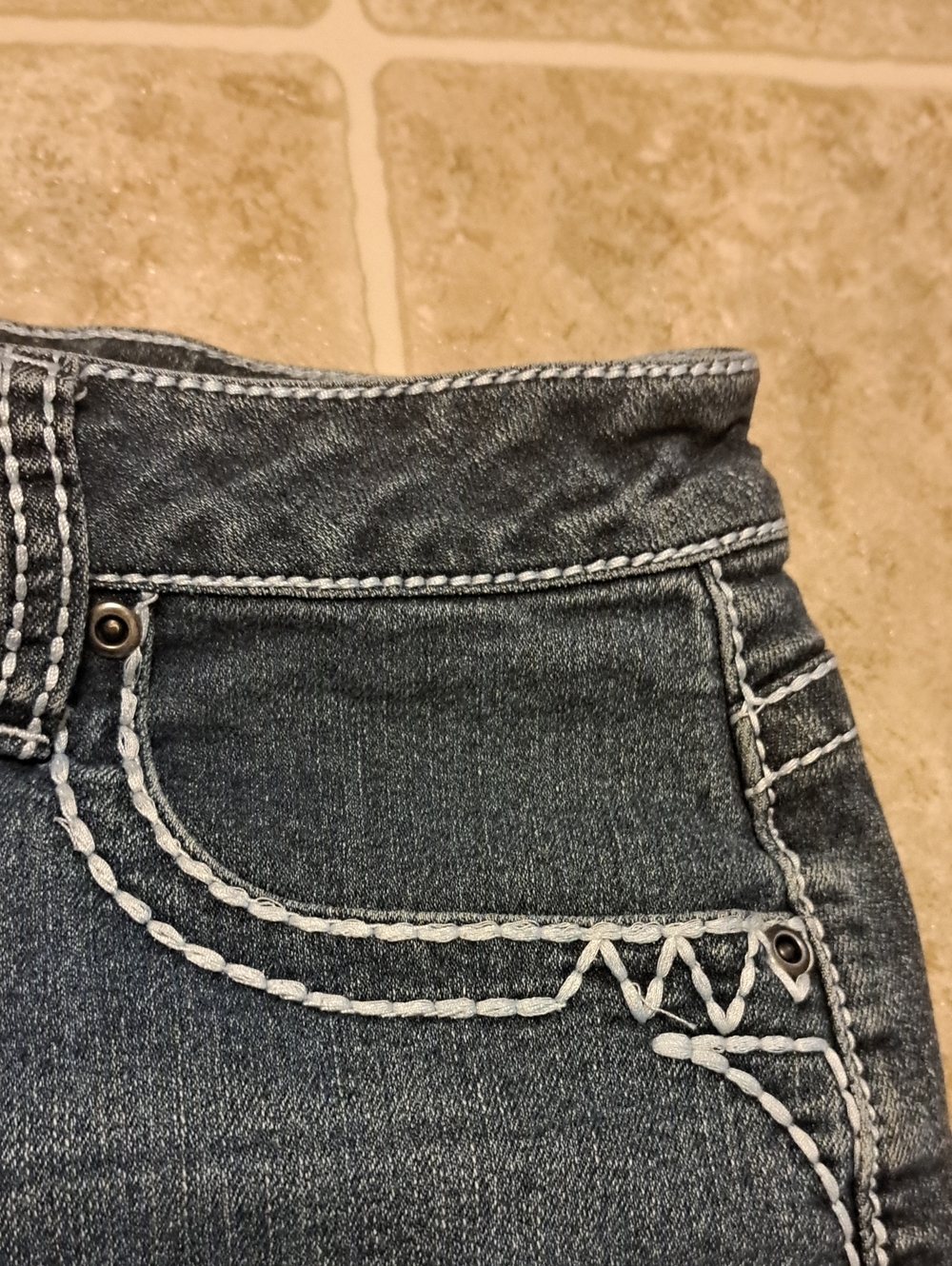 Earl Jeans dark blue denim shorts with light stitching. Size 14. - Picture 11 of 12